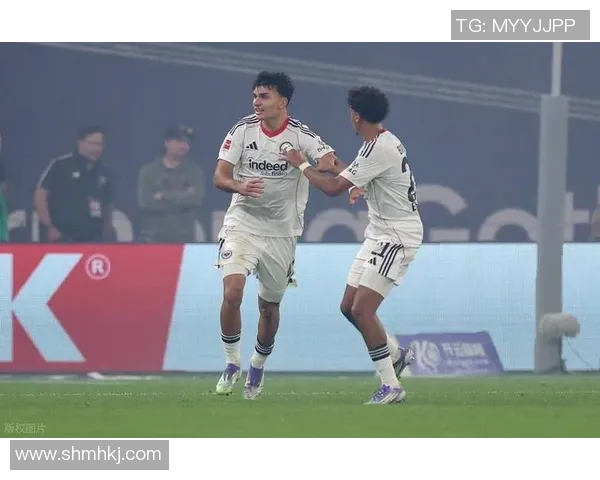 强强对话低迷法兰克福遭遇拜仁慕尼黑重创