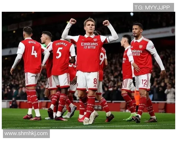 曼联与阿森纳即将对决球迷热议两队近期状态与战术分析